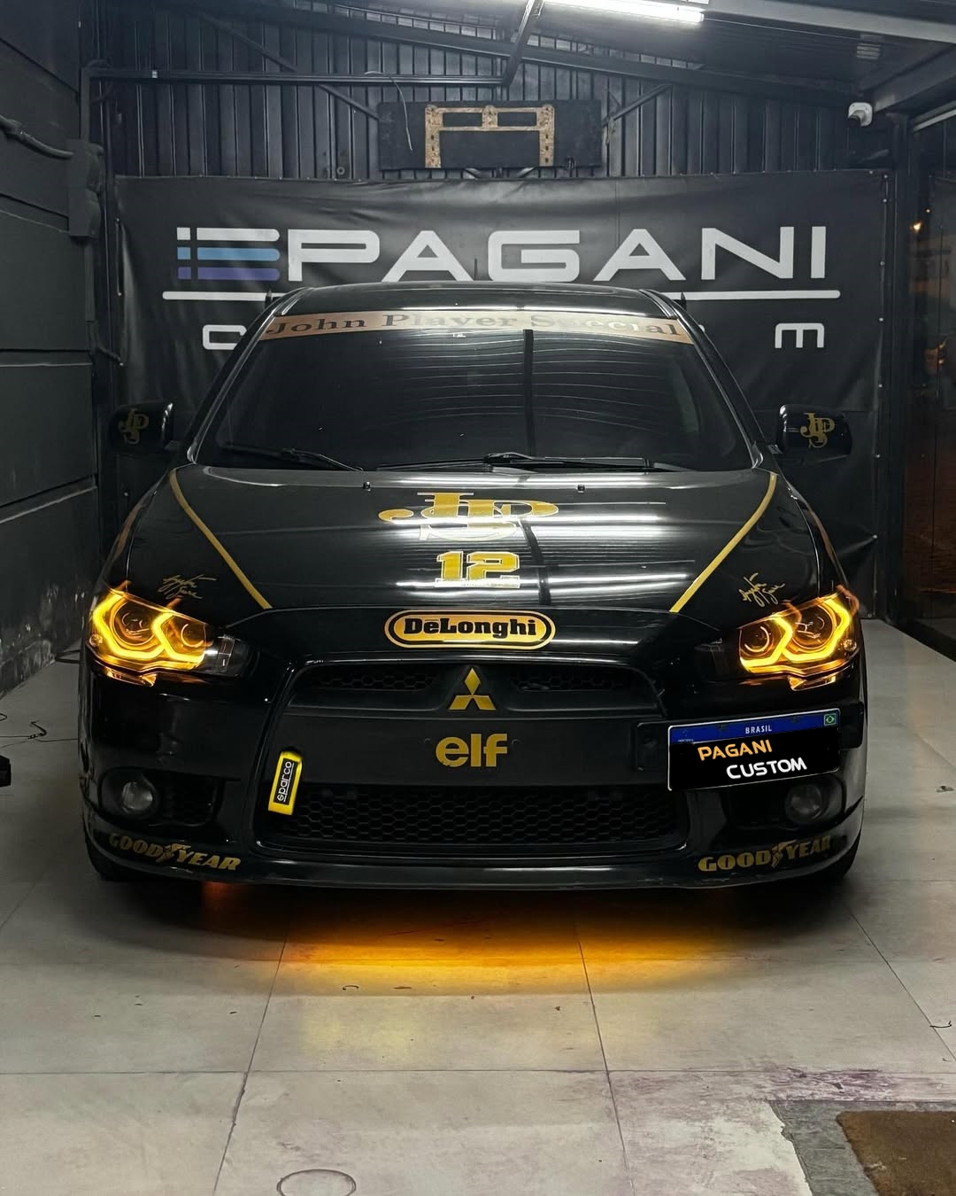 Carro customizado pela Pagani Custom